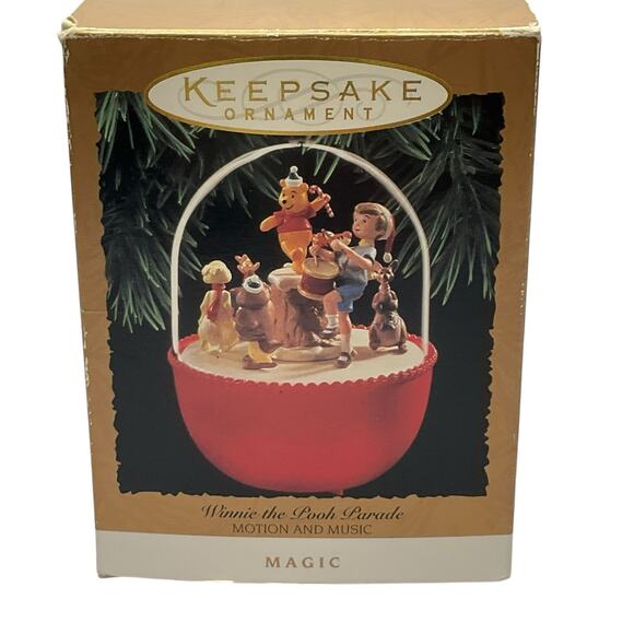 Winnie the Pooh Hallmark Keepsake Ornament 1994 Parade Magic Motion Music TESTED - Picture 2 of 16